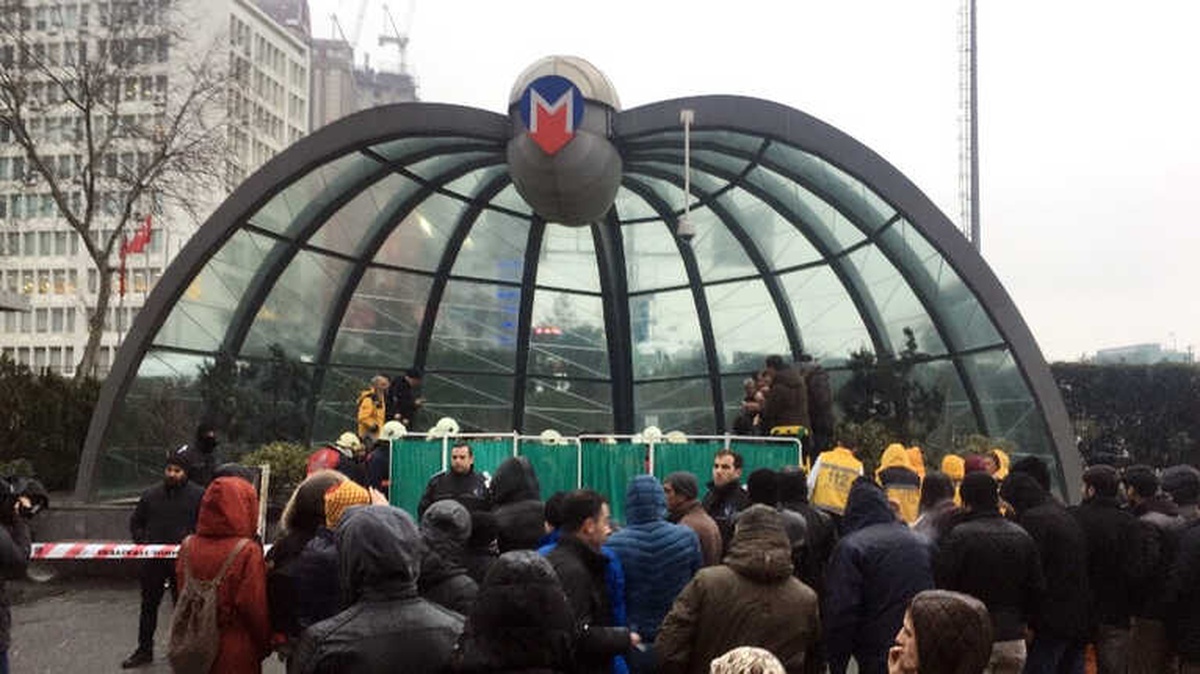 İtü-Ayazağa Metrosunun Yürüyen Merdiveninde Göçme Meydana Geldi