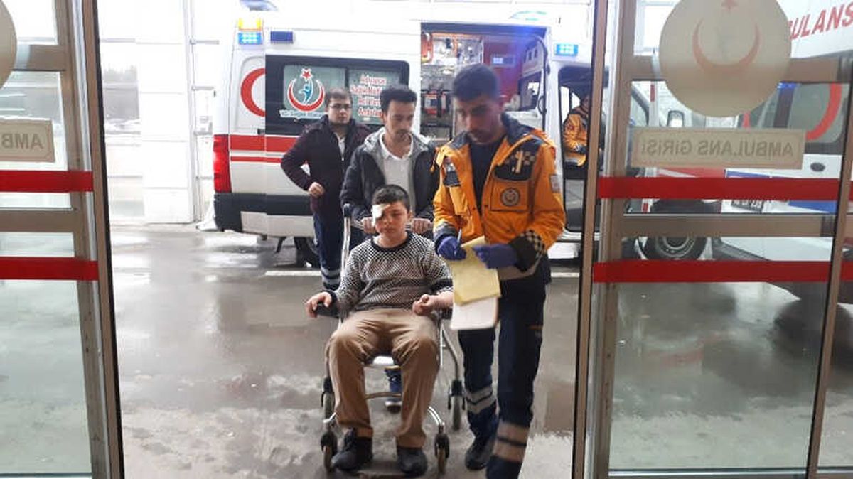 Kafasını Duvara Çarpan Öğrenci Yaralandı