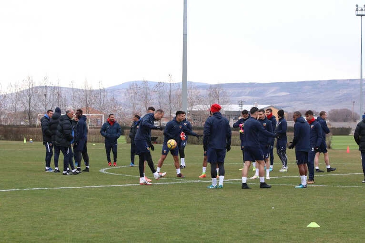 Kayserispor\'da Bursaspor Maçı Mesaisi Başladı