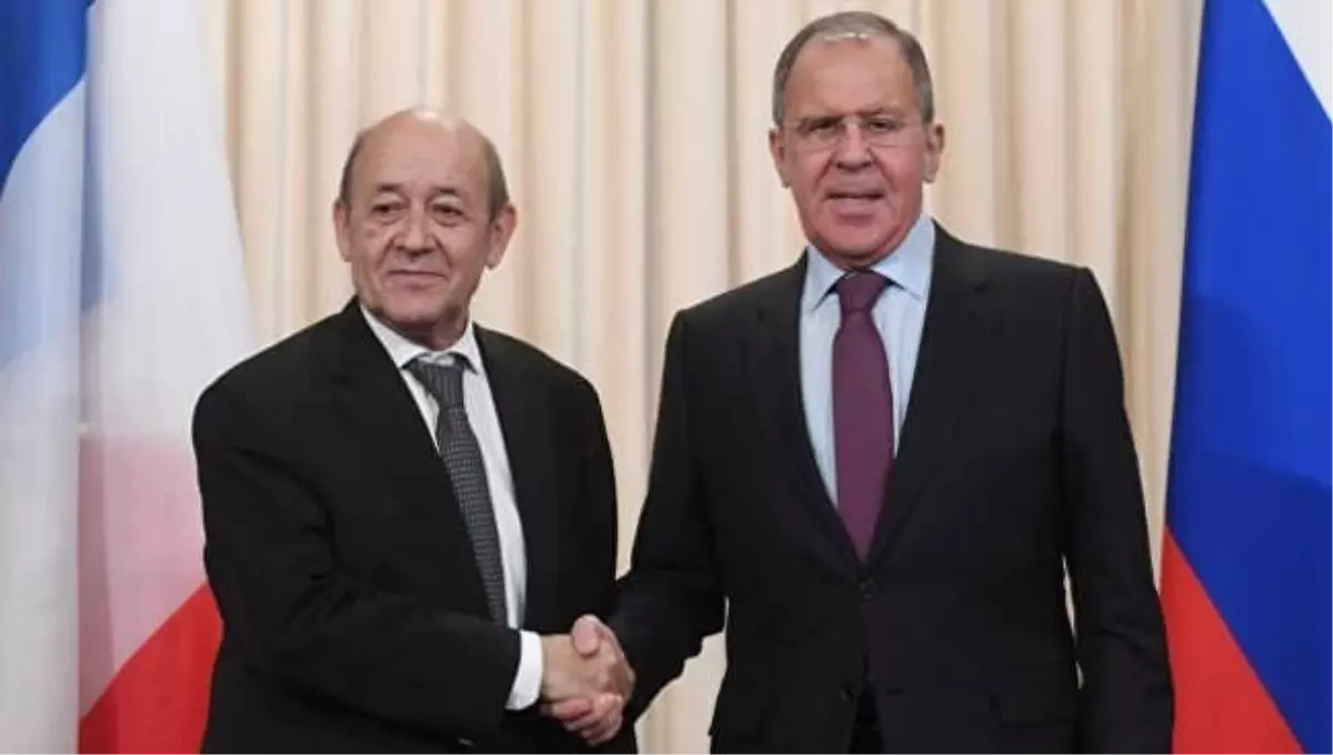 Lavrov, Fransız Mevkidaşı Janom-Ivom Le Drianom ile Bir Araya Geldi