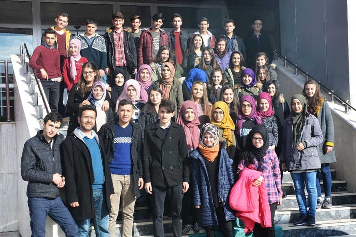 Lise Öğrencileri Kmü\'yü Gezdi