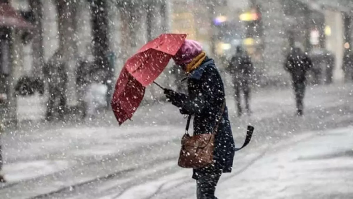 Meteoroloji Uyardı: Edirne\'de Etkisini Sürdüren Kar Yarın İstanbul\'a Geliyor