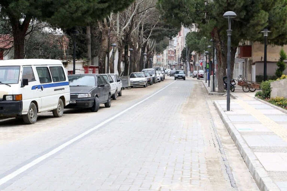Saruhanlı\'nın En İşlek Caddesi Yenilendi