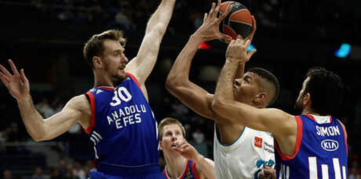 Anadolu Efes, İtalya Deplasmanında