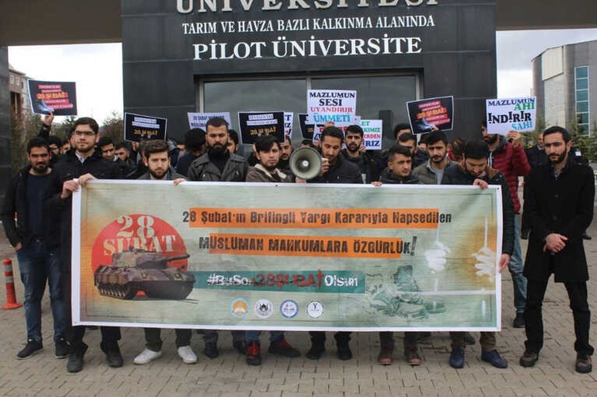 Bingöl\'de 28 Şubat Darbesi Kınandı
