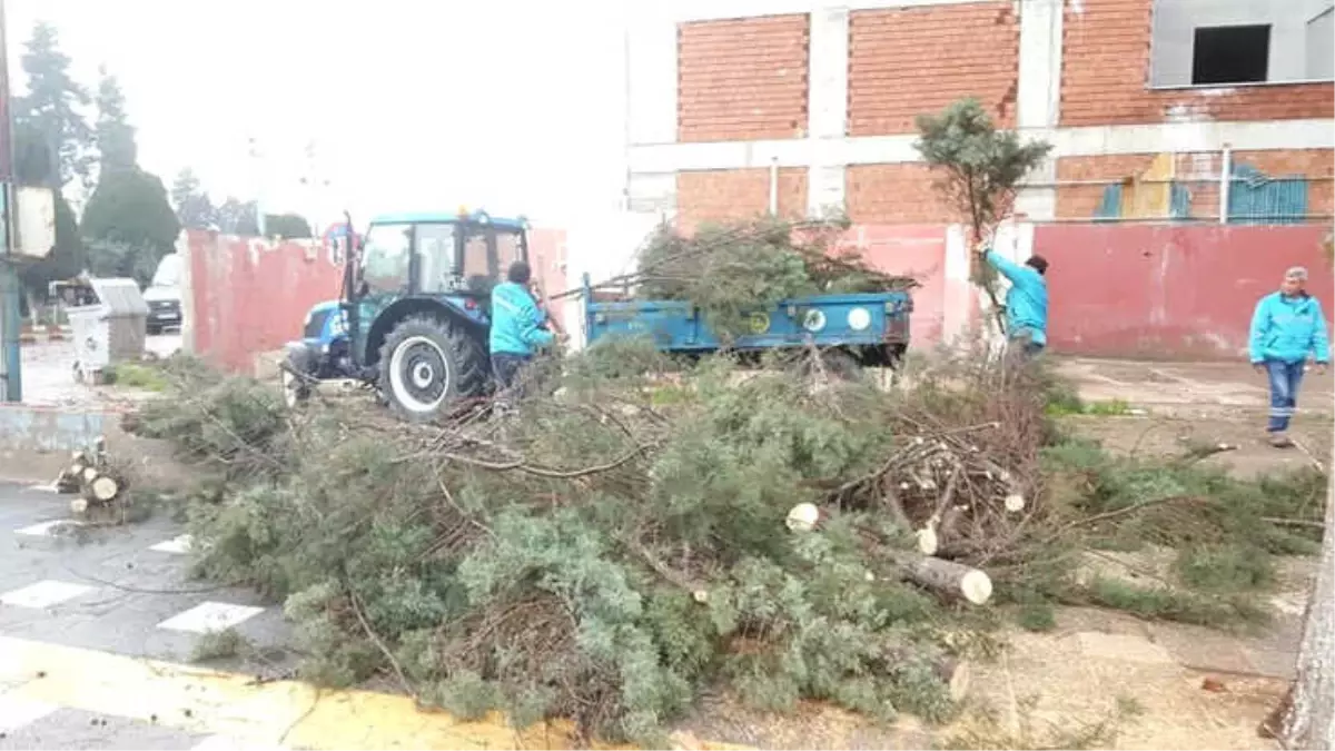 Ekipler Fırtına ve Şiddetli Yağış Sonrası Harekete Geçti