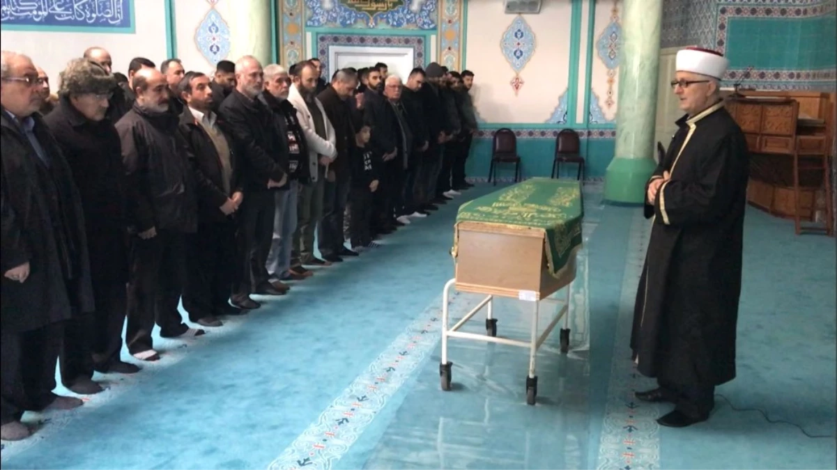 İngiltere\'de Öldürülen Türk Gencine Cenaze Töreni