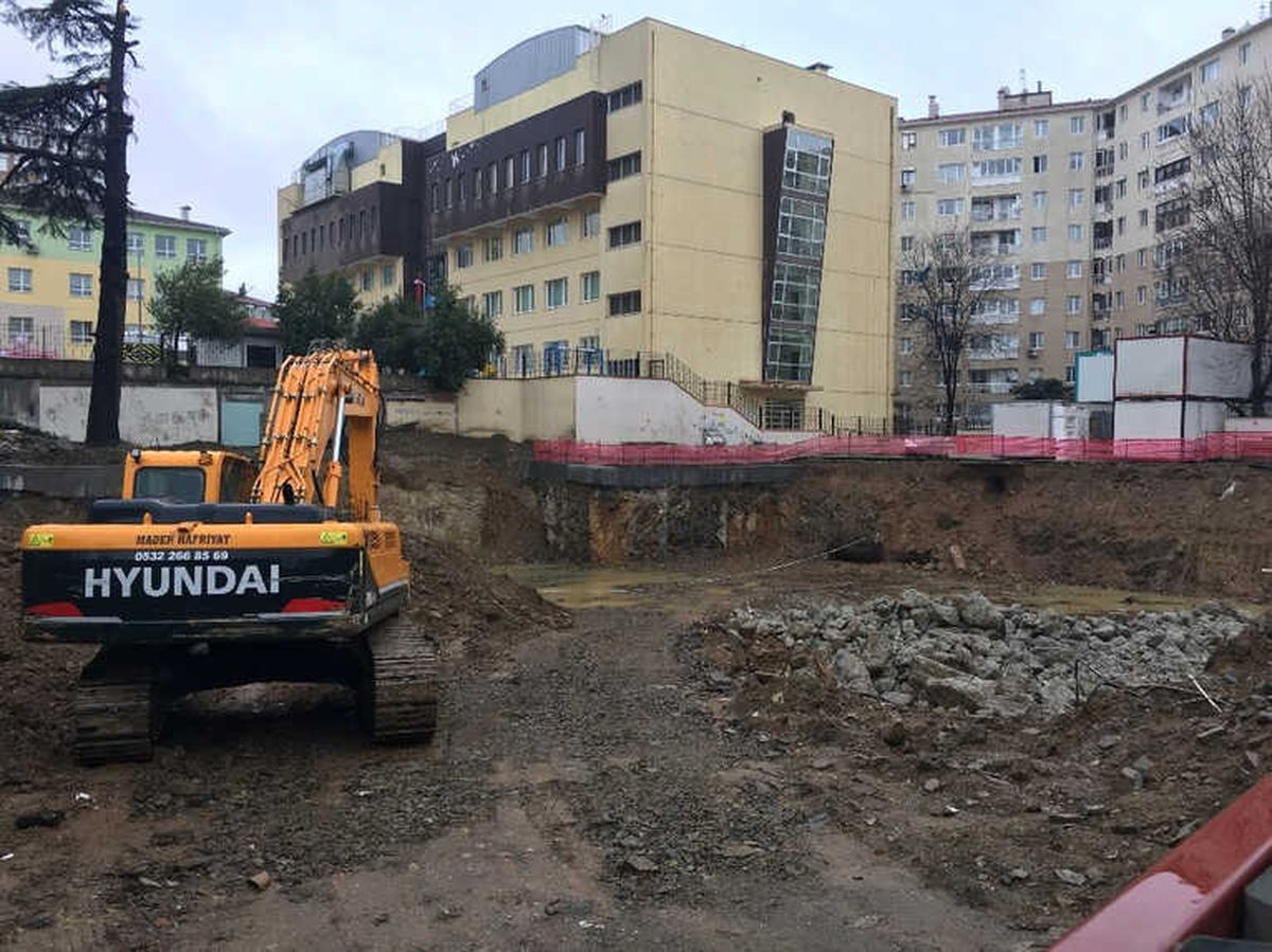 Kadıköy\'de 2 Bin Yıllık Olduğu Düşünülen Lahit Bulundu