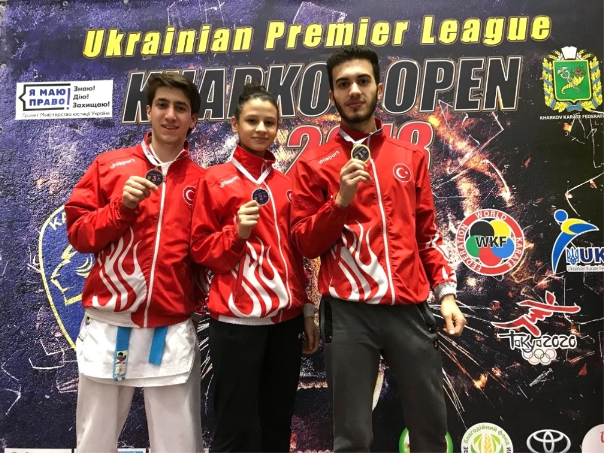 Kağıtsporlu Karateciler Ukrayna\'dan Madalya ile Döndü