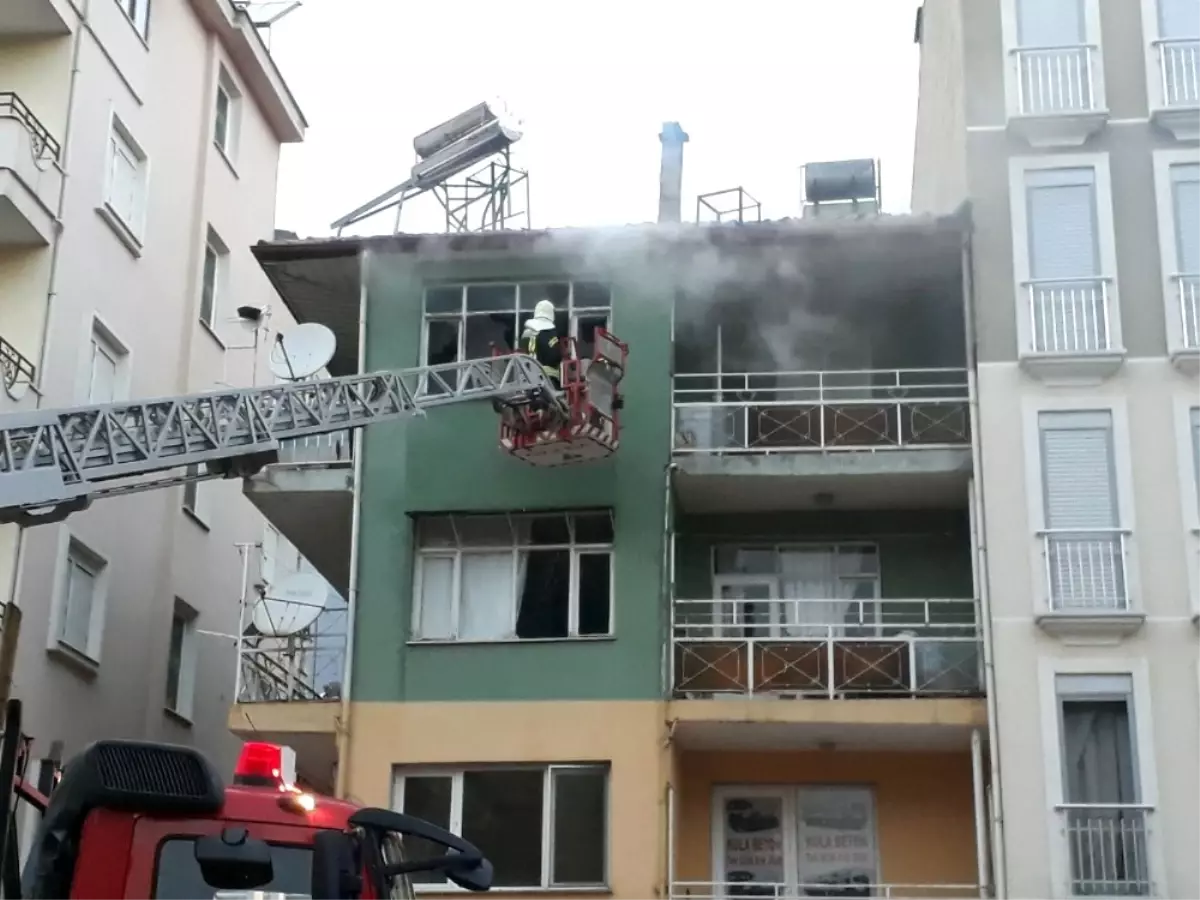 Kula’da Korkutan Ev Yangını Son Dakika