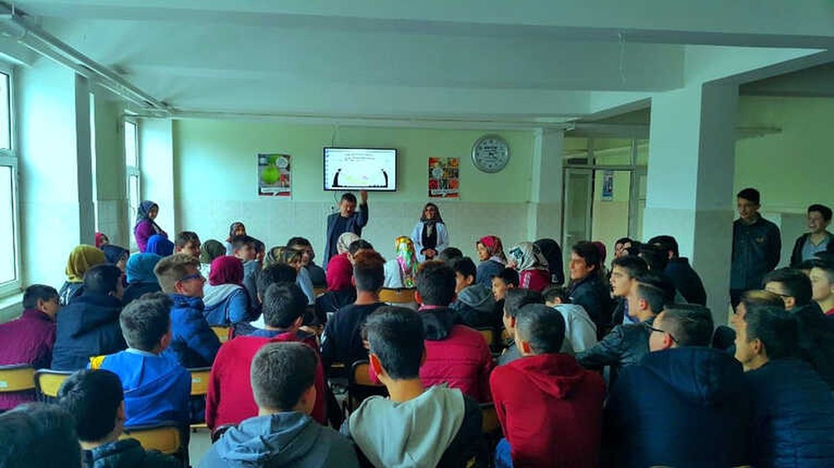 Lise Öğrencilerine Kişisel Bakım, Temizlik, Sağlıklı Beslenme ve Sigara Bağımlılığı Semineri
