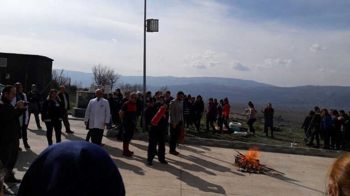 Niksar Belediyesi İtfaiye Ekipleri Yangın Tatbikatı Düzenledi