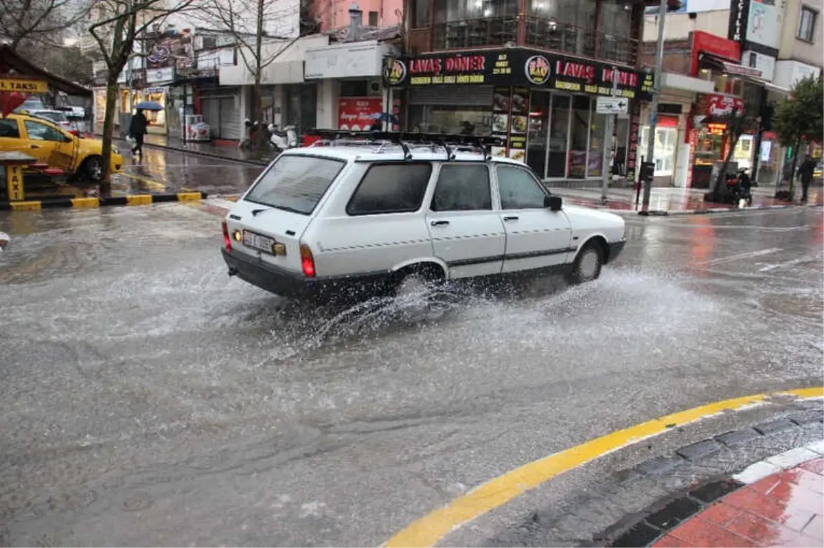 Önce Fırtına Ardından Sağanak Hayatı Olumsuz Etkiledi