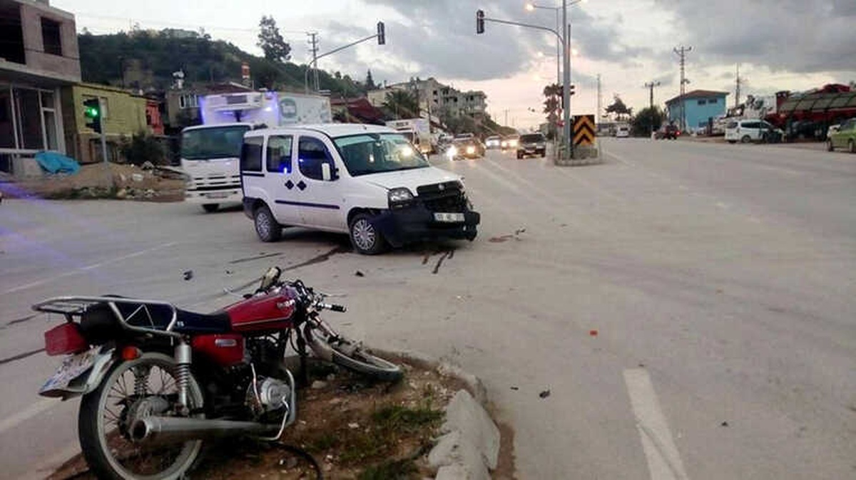 Otomobil ile Motosiklet Çarpıştı: 1 Yaralı