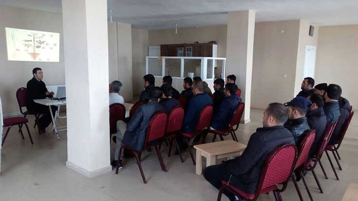 Tatvanlı Çiftçilere Meyve Ağacı Budama Eğitimi