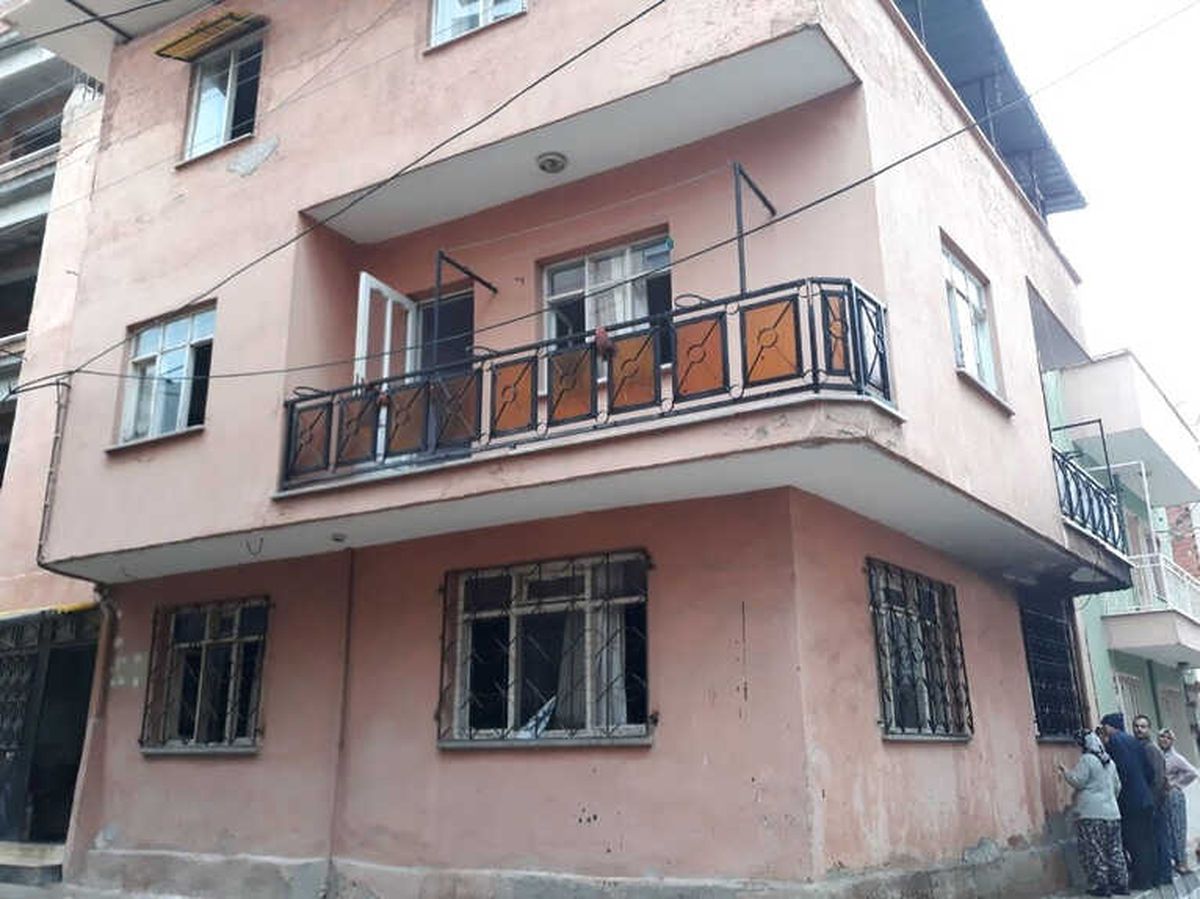 Yangında Mahsur Kalan 3 Kişiyi İtfaiye Kurtardı