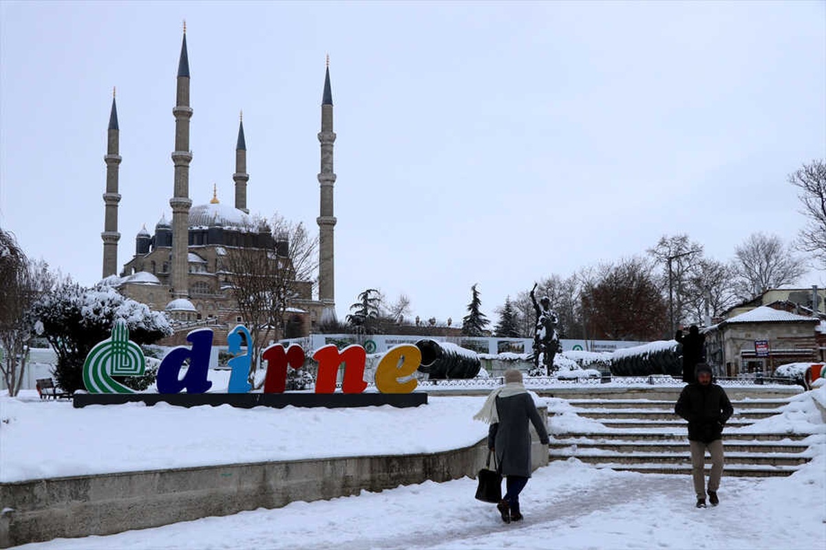 Yunanistan Güvenlik Güçlerince Kaçakların "Geri İtildiği" İddiası