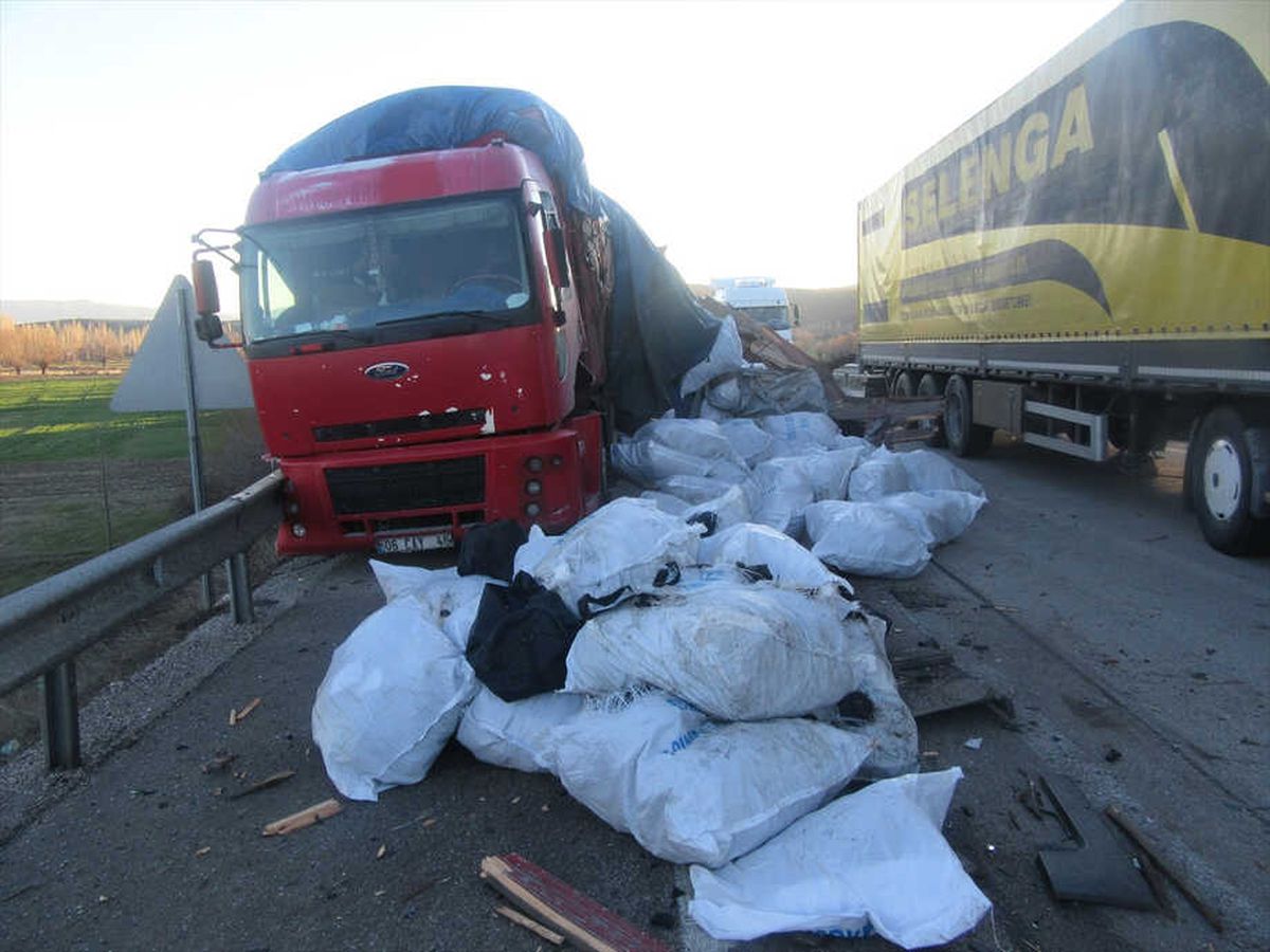 Afyonkarahisar\'da Trafik Kazası: 2 Yaralı