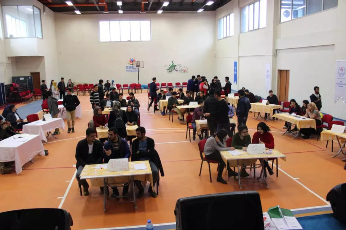 Ağrı Gençlik Merkezinde Gençler Arası Yarışmalar Yapıldı