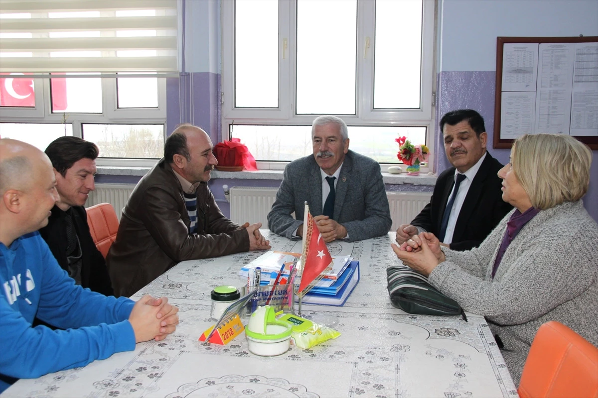 Alaçam Belediye Başkanı Uyar\'dan Okul Ziyareti