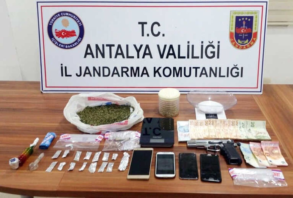 Antalya\'da Uyuşturucu Operasyonu: 7 Gözaltı