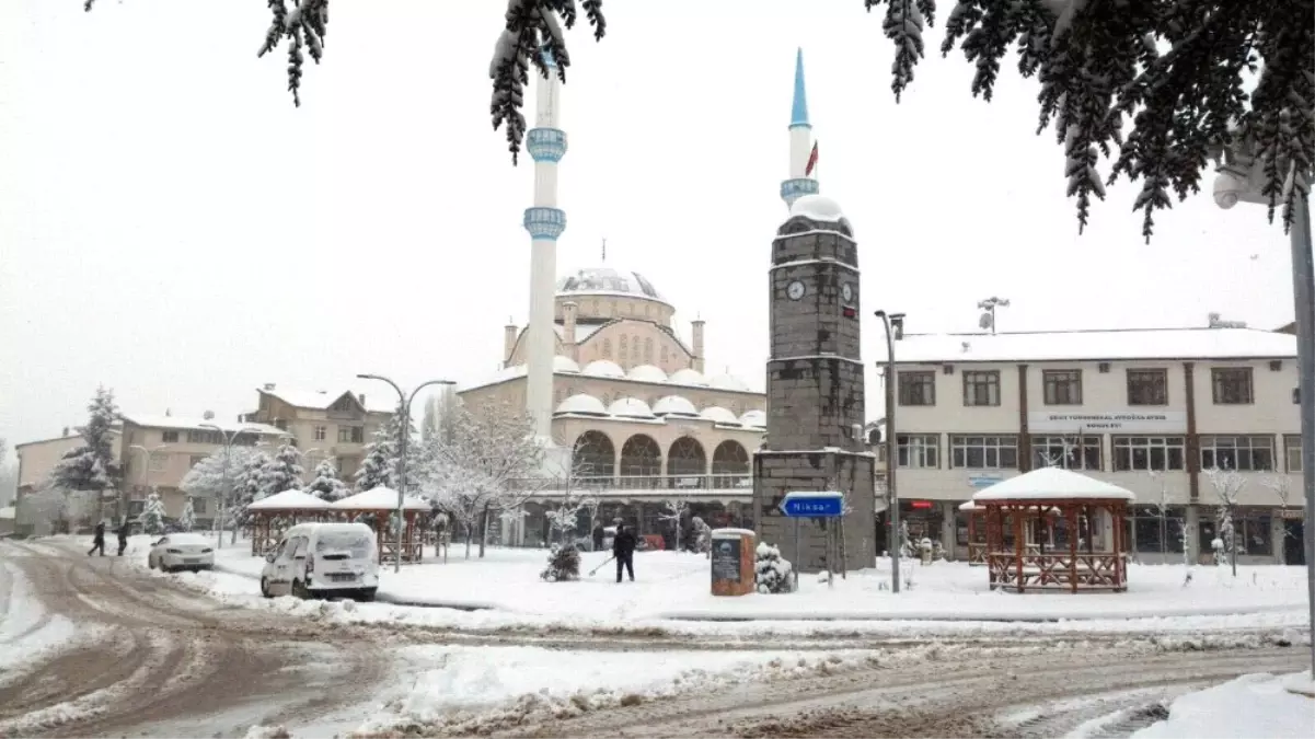 Başçiftlik Beyaz Örtüyle Kaplandı