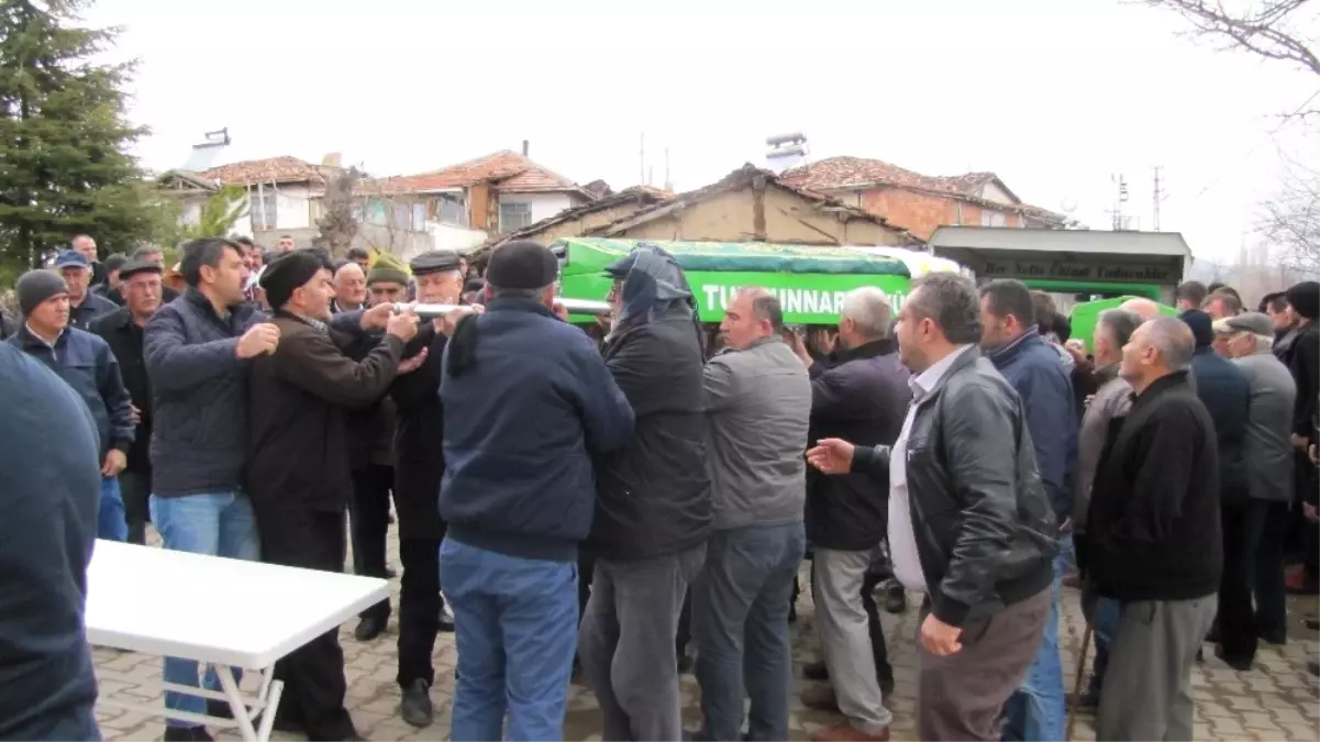 Boşandığı Eşi Tarafından Öldürülen Kadın ve Kardeşi Son Yolcuğuna Uğurlandı