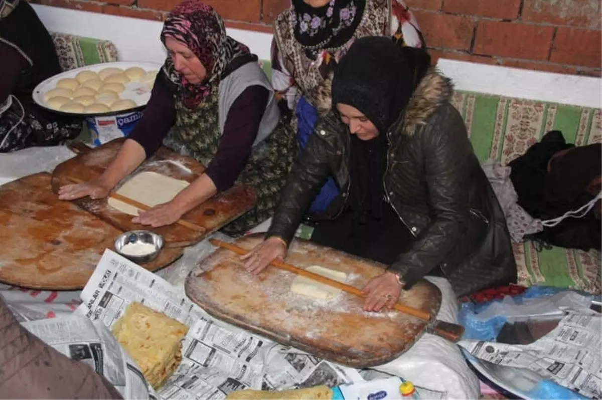 Çavdarhisarlı Kadınlar, Zeytin Dalı Harekatı İçin Gözleme Yaptı