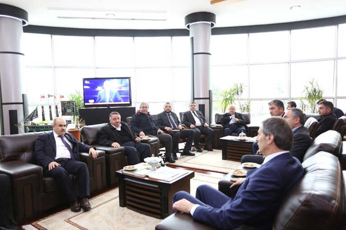 Düzce Valisi ve Belediye Başkanından Serdivan\'a Ziyaret