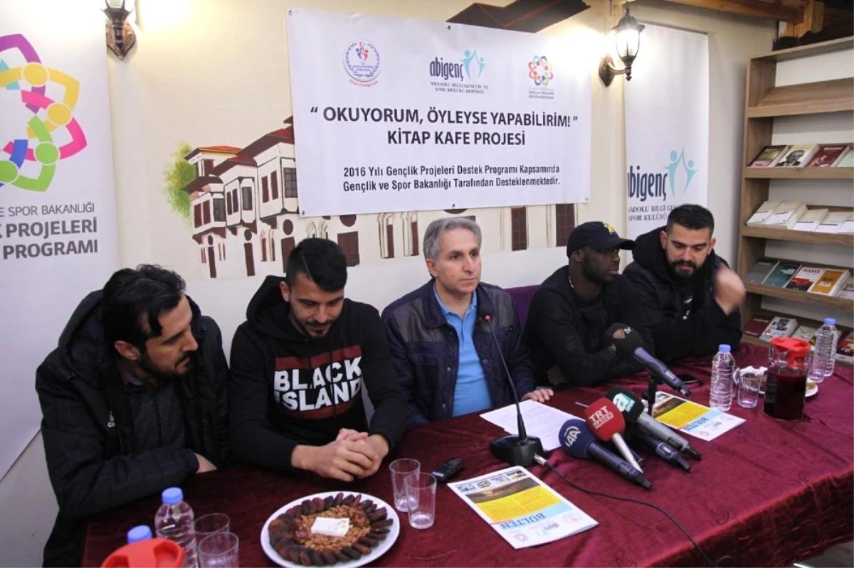 E.yeni Malatyasporlu Aytaç Kara ve Issiar Dia Gençlerle Buluştu
