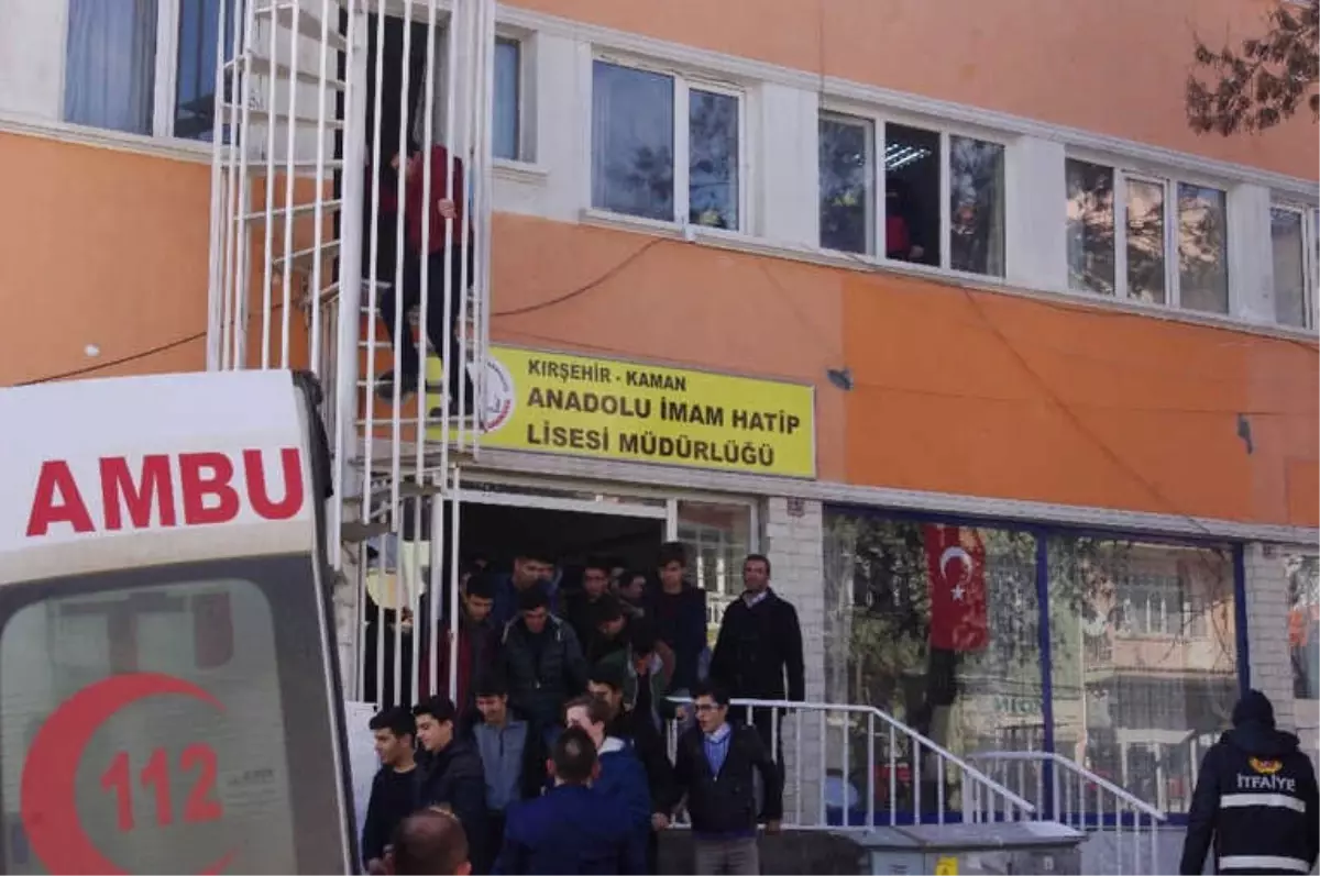 Erkek İmam-Hatip Lisesinde Yangın Tatbikatı