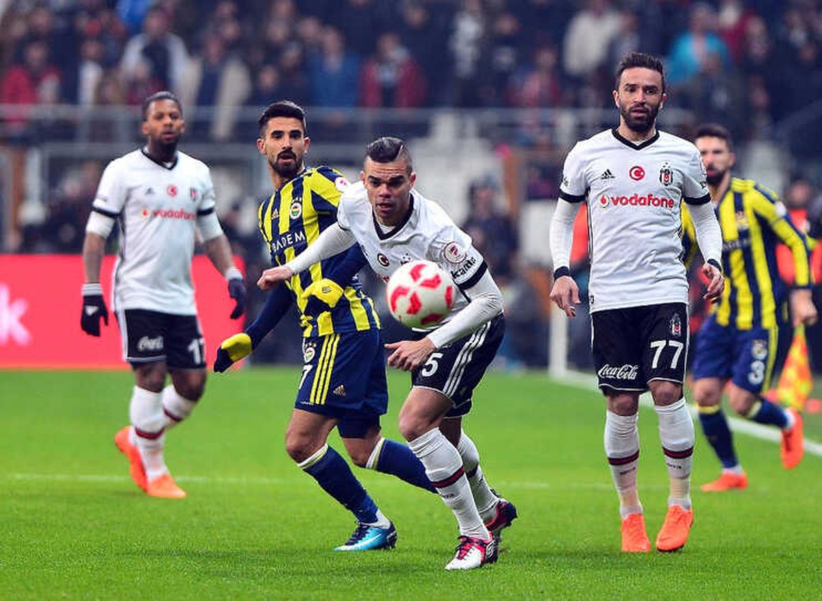İlk Yarı Fenerbahçe\'nin Üstünlüğüyle Bitti