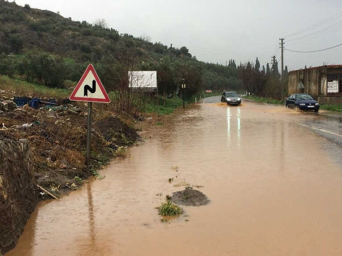 Kara Yolu Sular Altında Kaldı