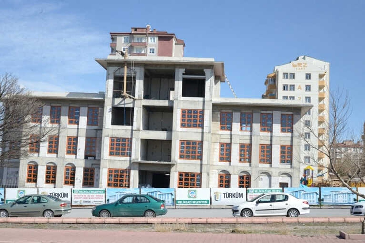 Melikgazi\'de Emniyet Hizmet Binası İnşaatı Devam Ediyor