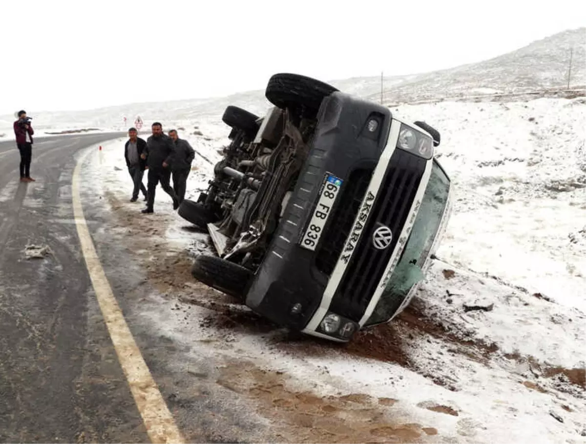 Öğrenci Servisi Devrildi: 18 Yaralı