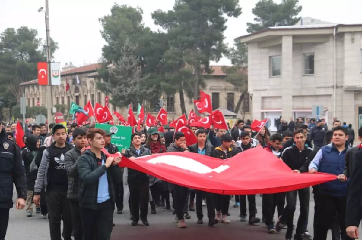 Şanlıurfalı Gençlerden Mehmetçiğe Saygı Yürüyüşü