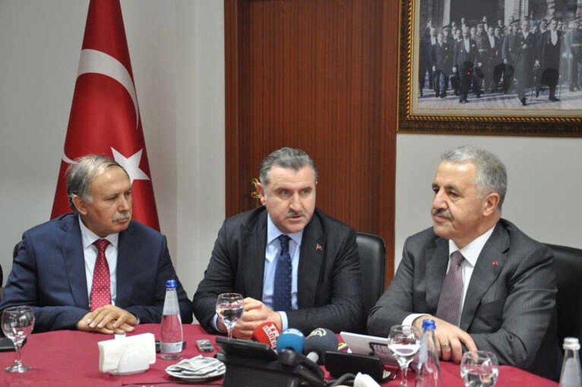 Ulaştırma Denizcilik ve Haberleşme Bakanı Arslan Artvin\'de