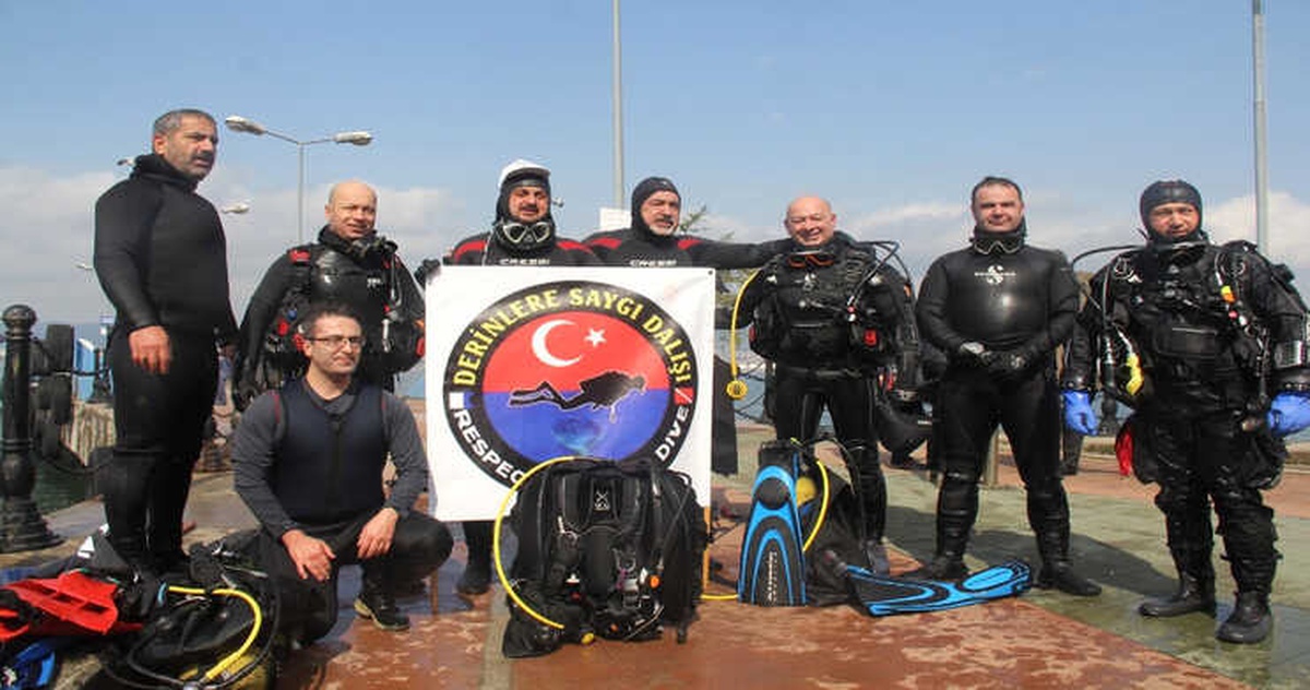 Üsküdar Vapuru\'nda Hayatını Kaybedenler İçin Çelenk Bıraktılar