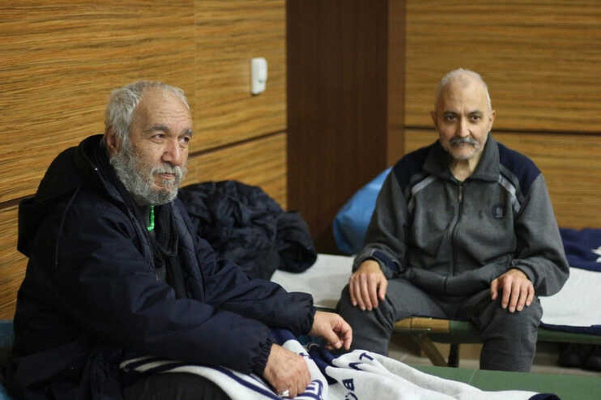 Amerika\'da Okudu, 5 Dil Biliyor, Evsizlerle Kalıyor