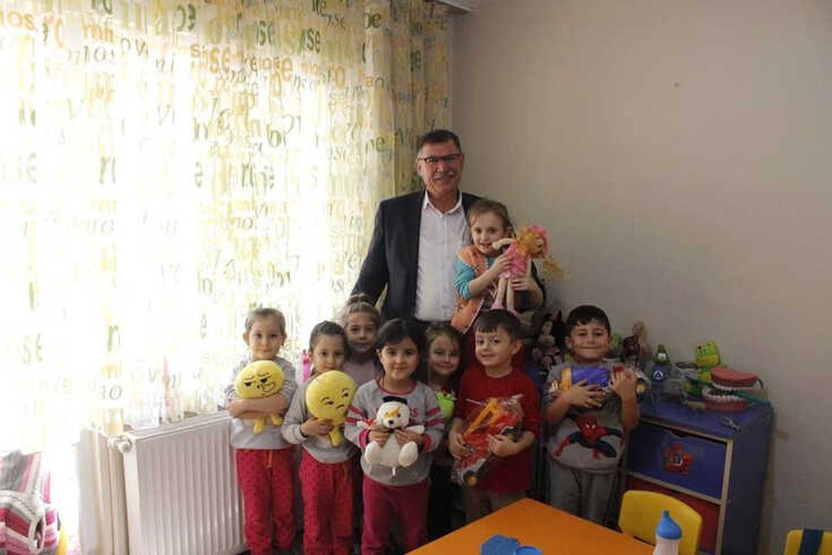 Başkan Duymuş\'tan Miniklere Oyuncak
