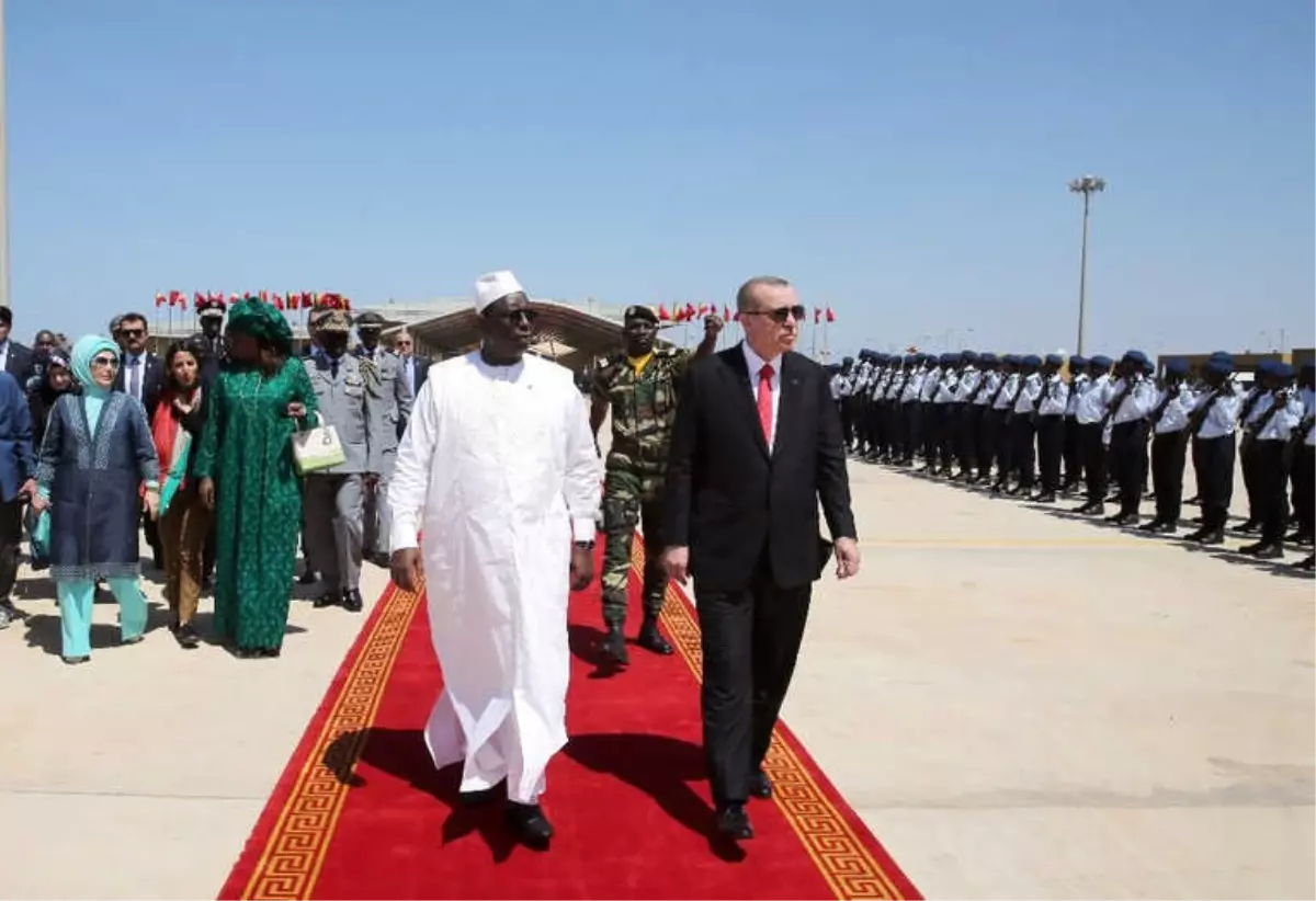 Cumhurbaşkanı Erdoğan, Senegal\'den Resmi Törenle Uğurlandı