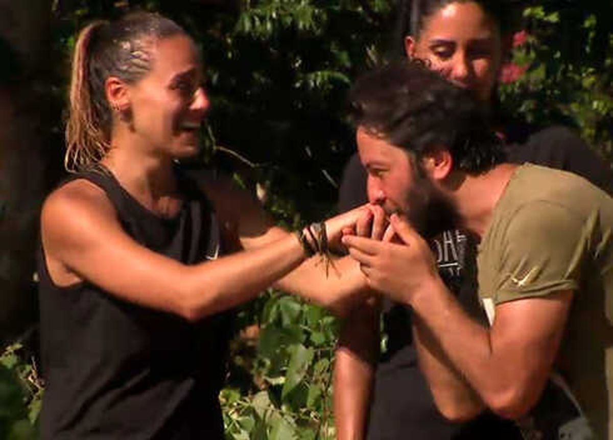 Survivor\'da Nihat Doğan, Tartıştığı Damla\'nın Elini Öpüp Özür Diledi