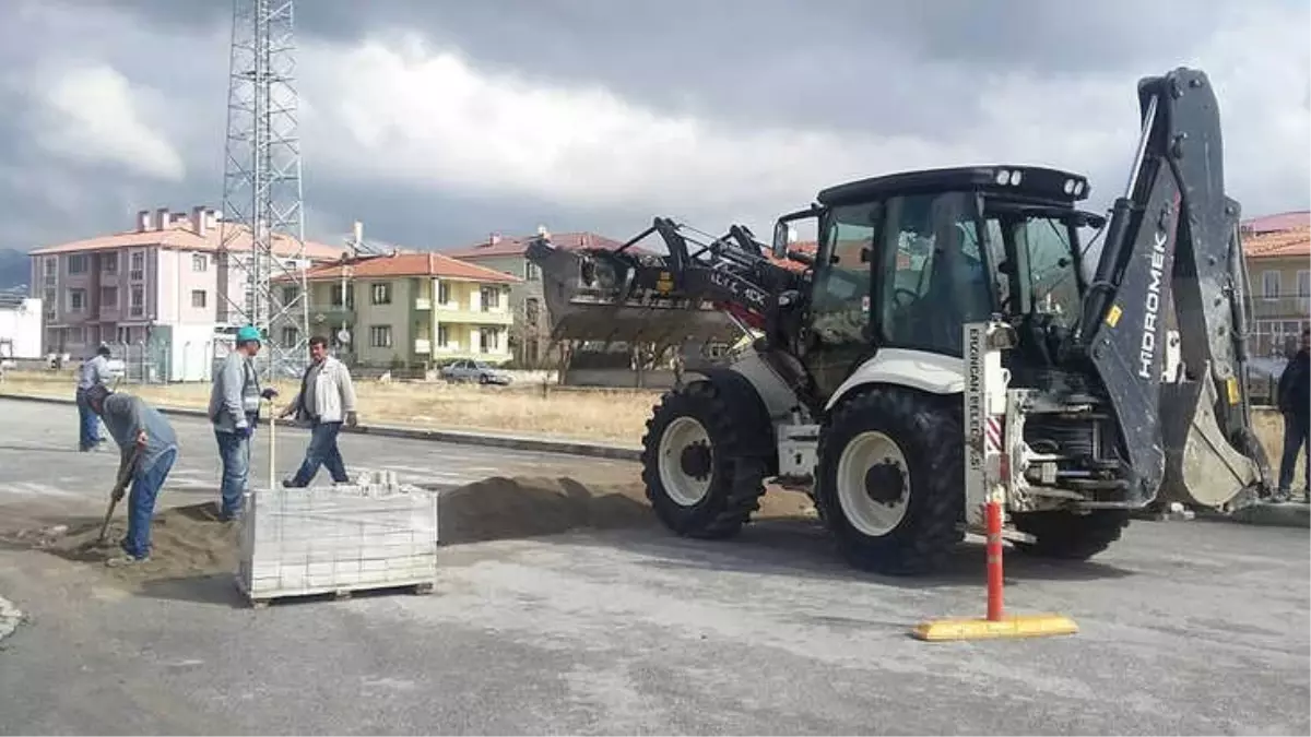 Erzincan Belediyesi Yayaların ve Sürücülerin Emniyetini Önemsiyor