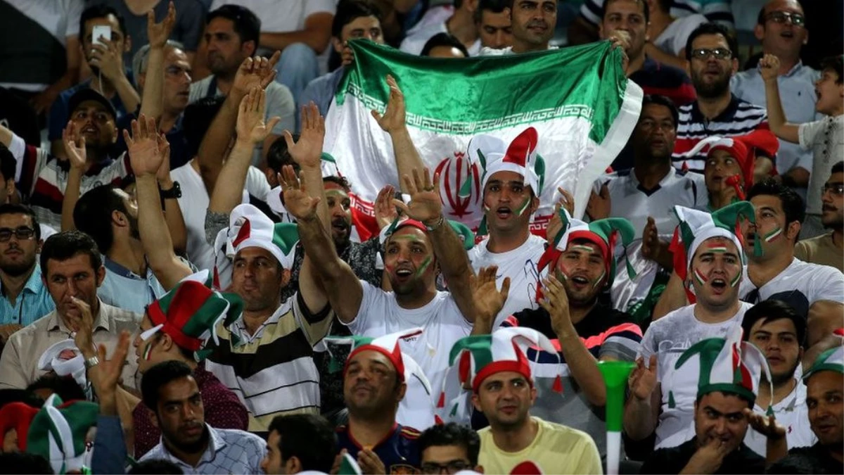 İran\'da Futbol Maçına Gitmek İsteyen 35 Kadın \'Engellendi\'