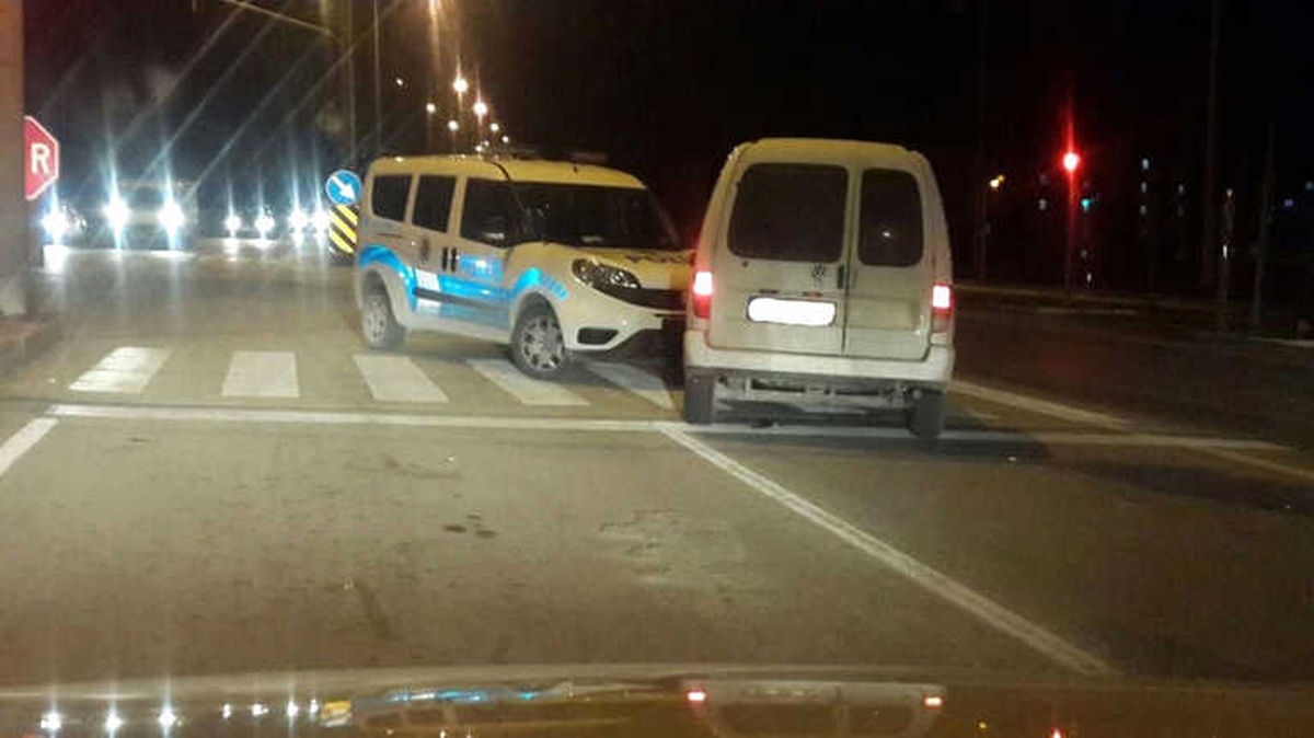 Kaçarken Polis Otosuna Çarpan Şüpheliler Yakalandı