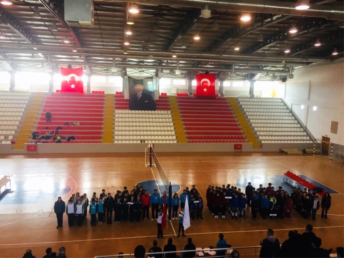 Kars\'ta Okullar Arası Voleybol Turnuvası Başladı