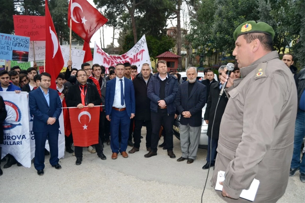 Öğrencilerden Şehitler İçin Yürüyüş ve Afrin\'deki Mehmetçiğe Mektup