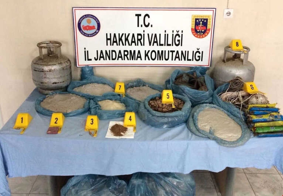 Şemdinli\'de Patlayıcı Madde Ele Geçirildi