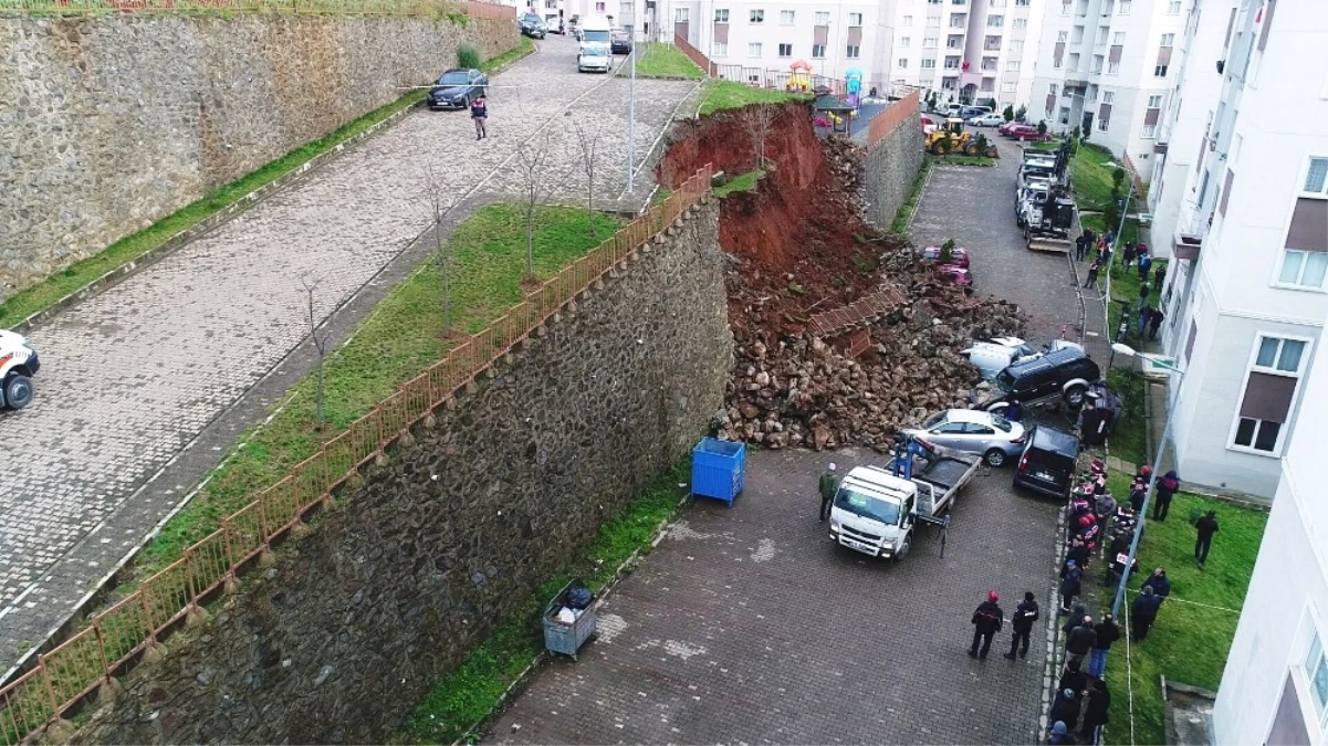 Trabzon\'da İstinat Duvarı Çöktü, Araçlar Altında Kaldı...(2)