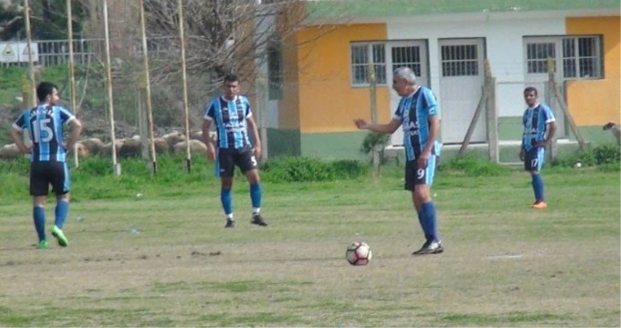 69 Yaşındaki Futbolcu, Osmaniye\'de İlk Maçına Çıktı